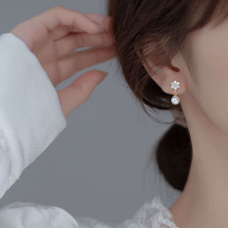 Floral Crystal Pearl Stud Earrings Gold | Amelia Bellrose Jewellery