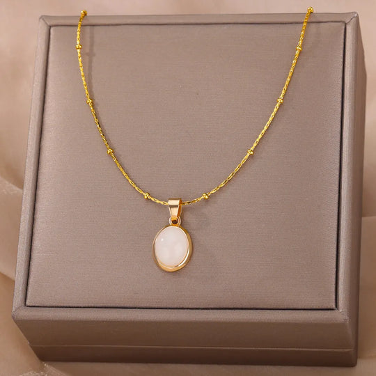 Green Oval Stone Pendant Necklace | Amelia Bellrose Jewellery